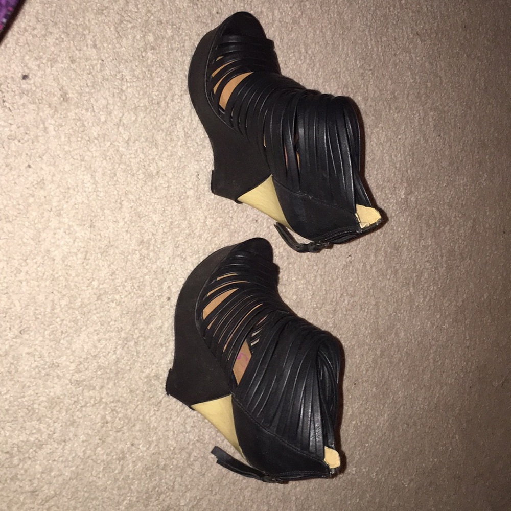 Shoes - Picture 4 of 5